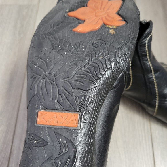 Black leather ankle boots with zipper, rubber sole, US 7, unique design. - Picture 5 of 5